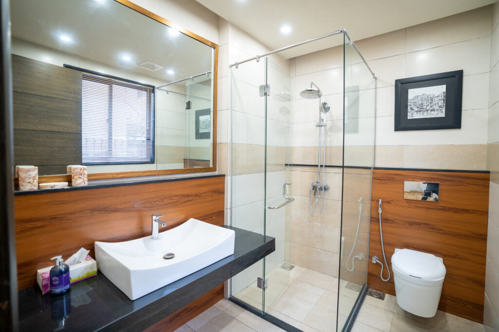 banheiro-com-box-de-vidro-dicas-para-um-ambiente-moderno