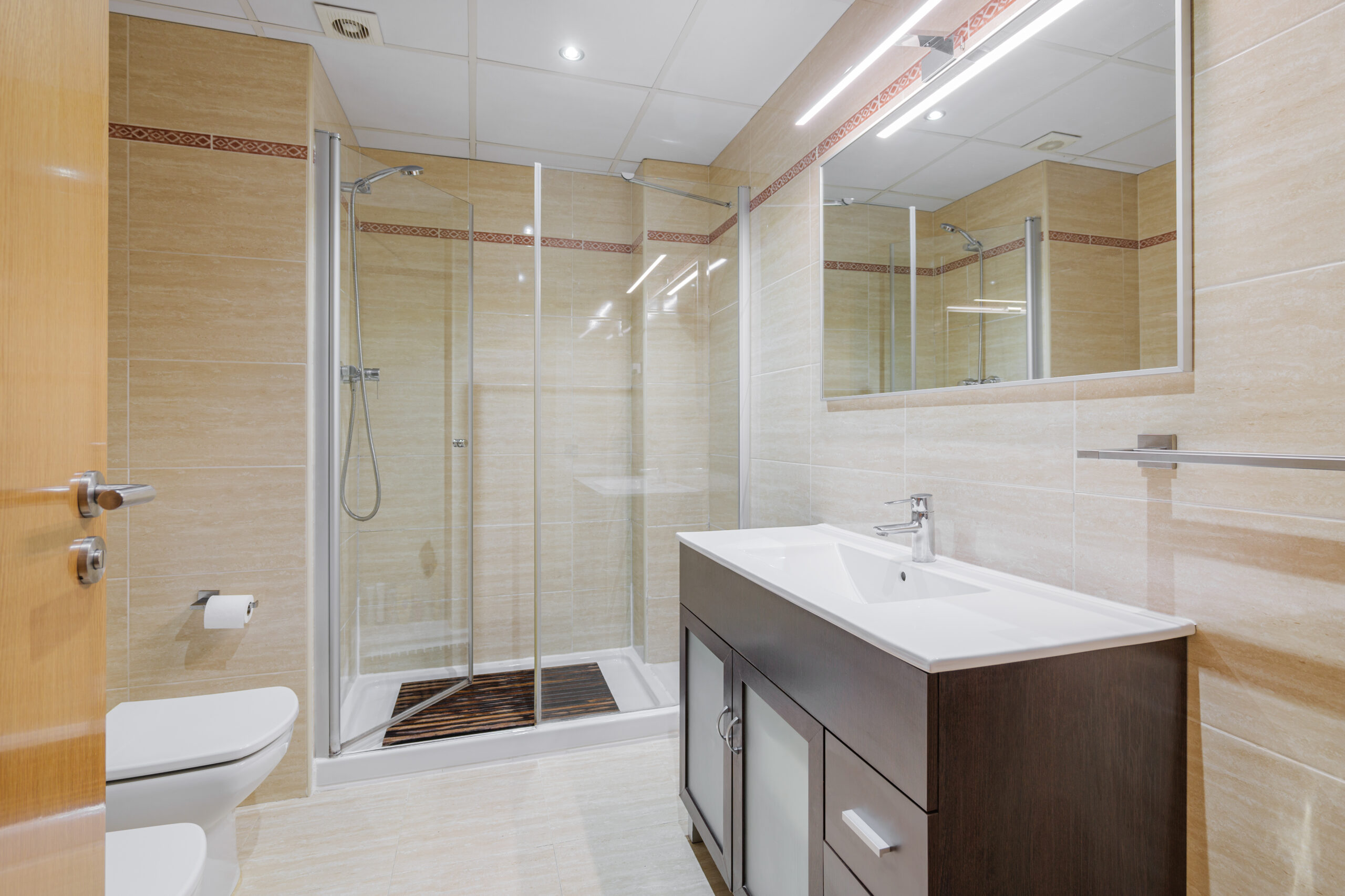 banheiro-com-box-de-vidro-dicas-para-um-ambiente-moderno