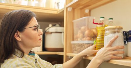 Como Organizar o Armário de Cozinha: 5 Dicas Fáceis