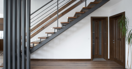 Escada Reta: Dicas de Como Construir e Mantê-la Segura