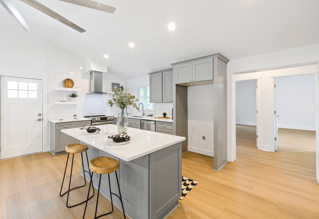 Banquetas Altas para Balcão: Como Escolher e Decorar