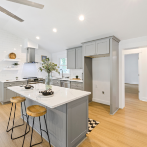 Banquetas Altas para Balcão: Como Escolher e Decorar