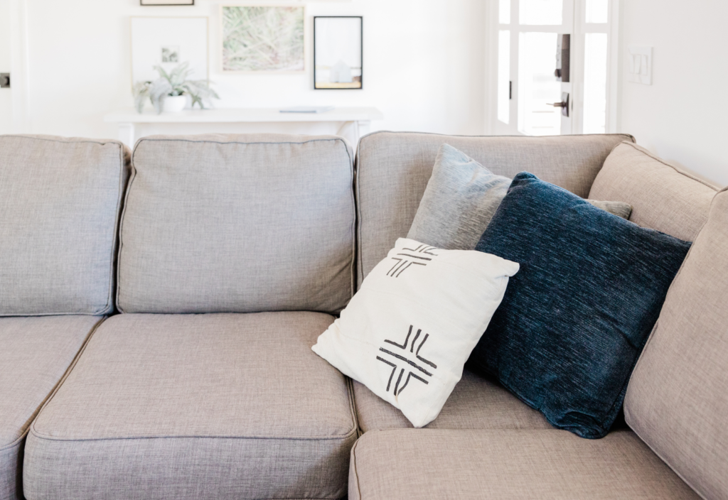 Como Colocar Almofadas no Sofá: Guia Prático para Decorar com Estilo e Conforto