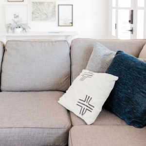 Como Colocar Almofadas no Sofá: Guia Prático para Decorar com Estilo e Conforto