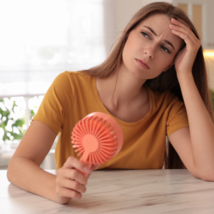 Mini Ventilador Portátil: Vale a Pena? Veja se Funciona no Calor