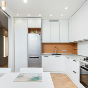 Cozinha com Armário Branco: Espaço Bonito e Funcional