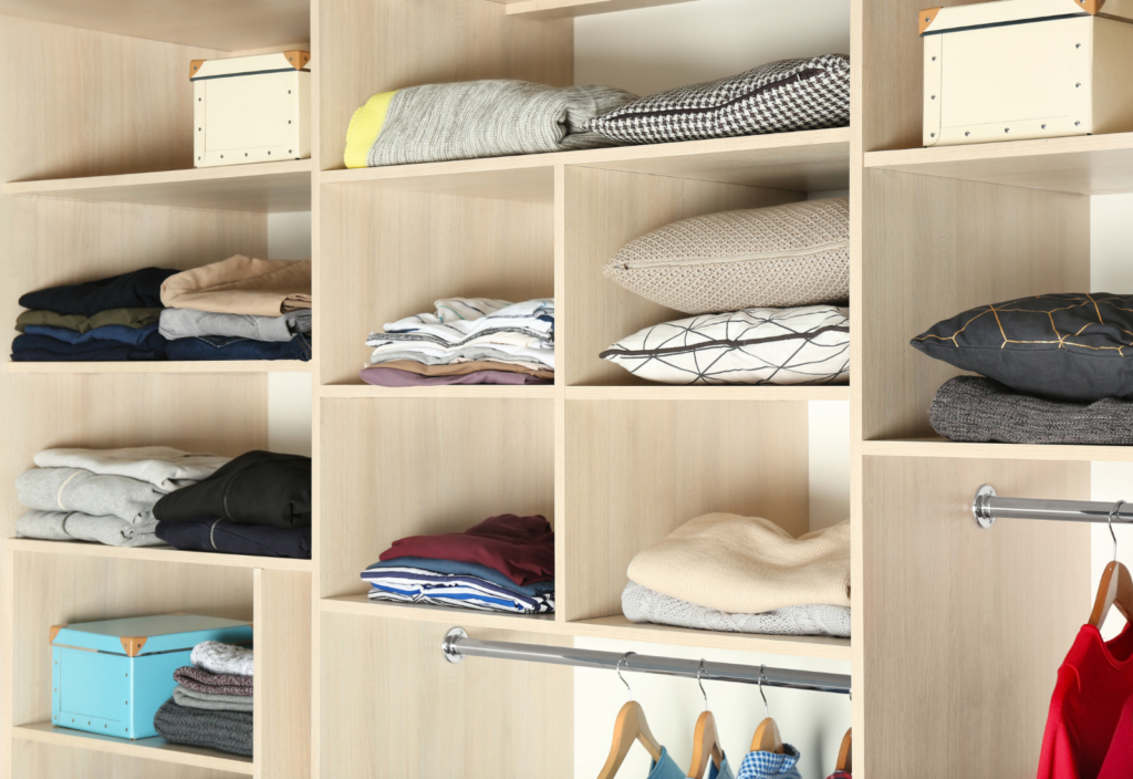 Como Organizar Guarda-Roupa: Guia Completo Para Deixar Tudo no Lugar
